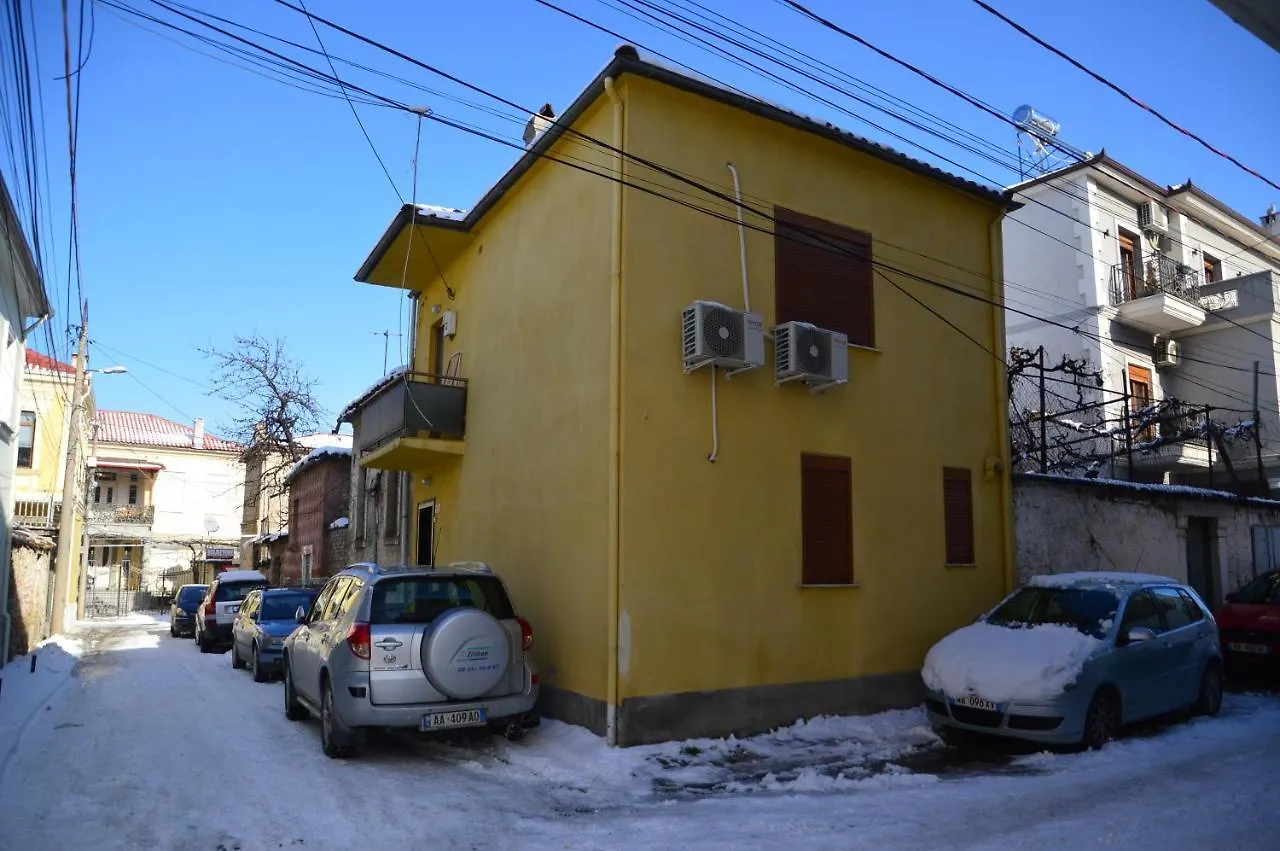 Piro'S Cozy Rooms - City Centre Корча Апартаменты