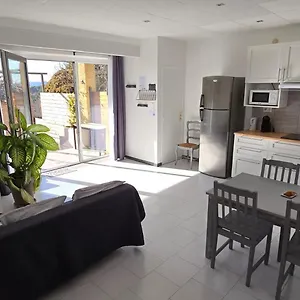 https://joli-t2-au-calme-proche-daix.fr-provencehotel.com